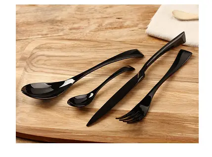 Чорні столові прибори: елегантність, що змінює правила гри